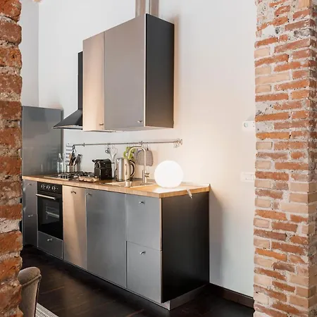 Stylish Milanese - Via Cirillo * ميلان