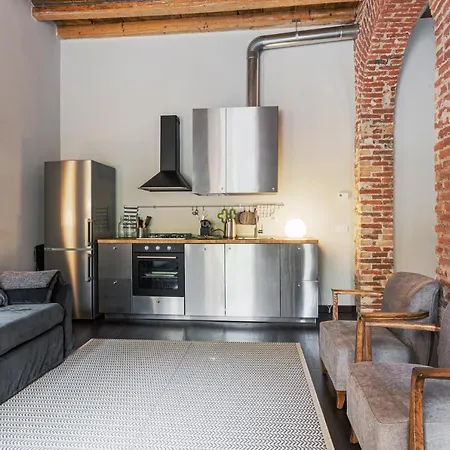 Stylish Milanese - Via Cirillo * ميلان
