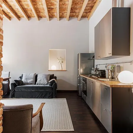 Stylish Milanese - Via Cirillo Milan