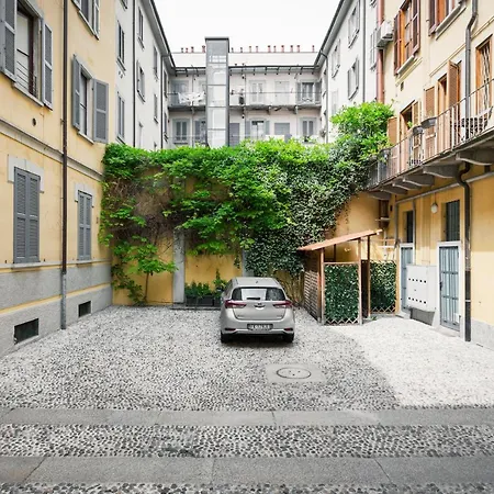 Stylish Milanese - Via Cirillo *
