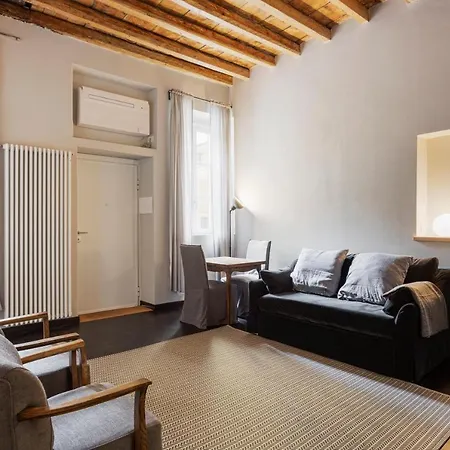 Stylish Milanese - Via Cirillo *